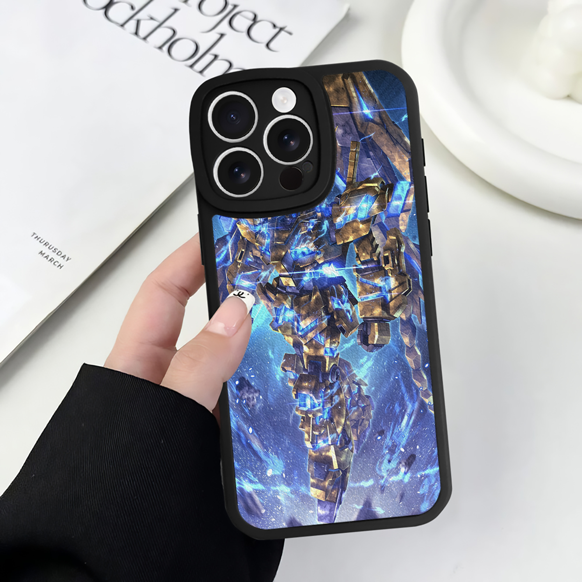 （画像用） 機動戦士ガンダム Mobile Suit Gundam 【iPhone 16シリーズ対応】シリコンスマホケース（レザー調） 材質：シリコン